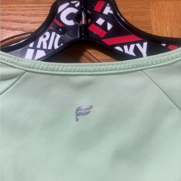 Fabletics Avah Color Block Cut Off Sleeve Crop Top Green Medium - Picture 6 of 7